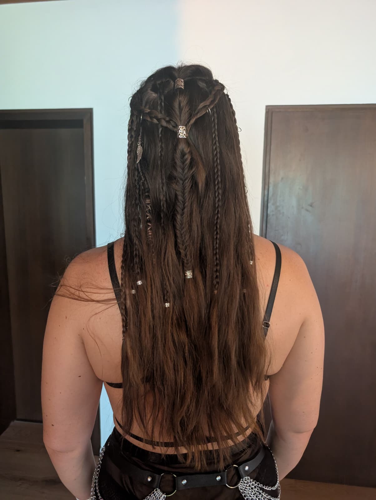 Kreativer Flecht-Look im Festival- und Fantasy-Stil
